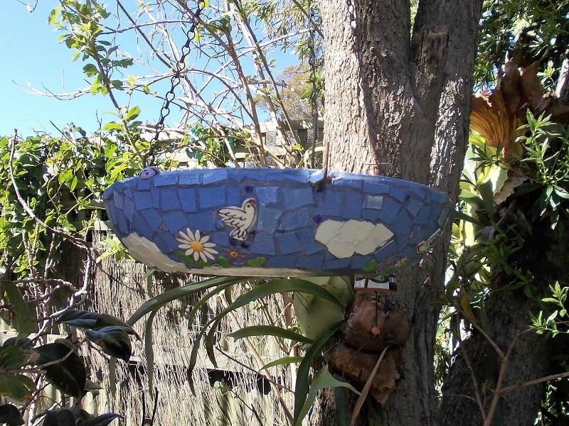 MOSAIC INSPIRATION - Ceramic Mosaic Inserts www.mosaicinspiration.com - Sue's Birdbath Ceramic bird ceramic Flower